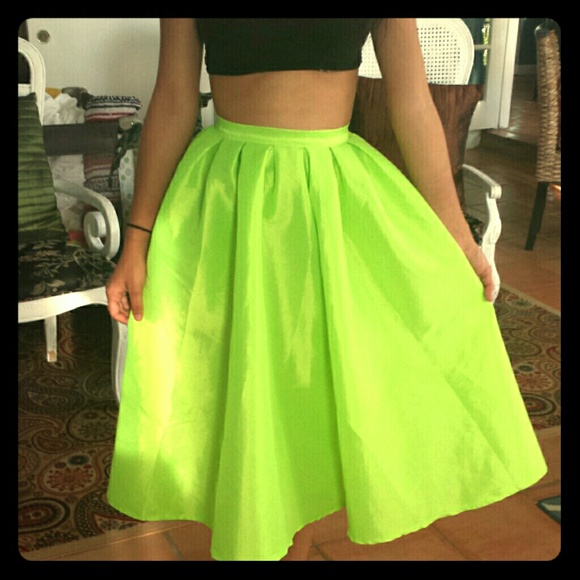 Cute bright green high waisted flared skirt