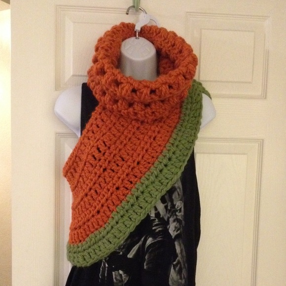 Crochet handmade cowl wrap - Picture 2 of 4