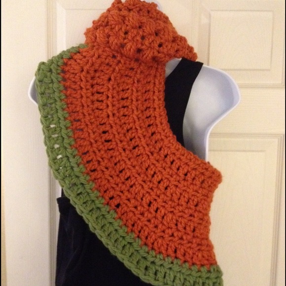 Crochet handmade cowl wrap - Picture 3 of 4