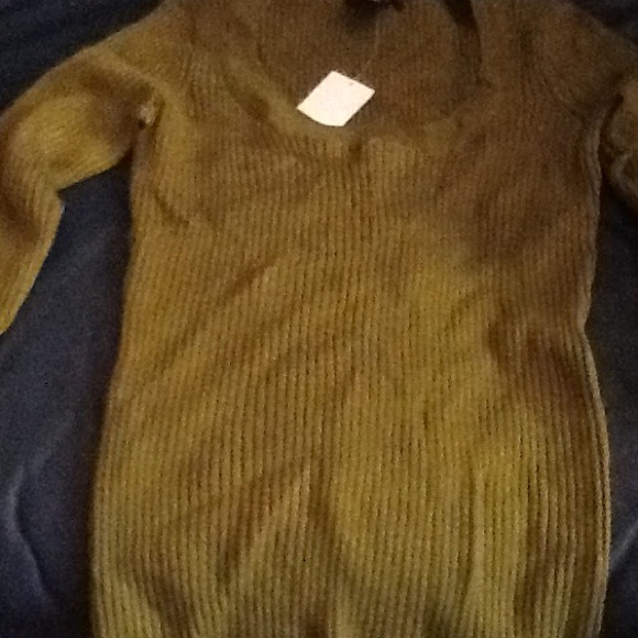 Green sweater. Brand new - Picture 1 of 1