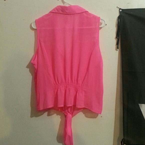 Pink top - Picture 3 of 3