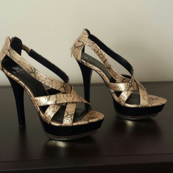 Shoes - Picture 2 of 4