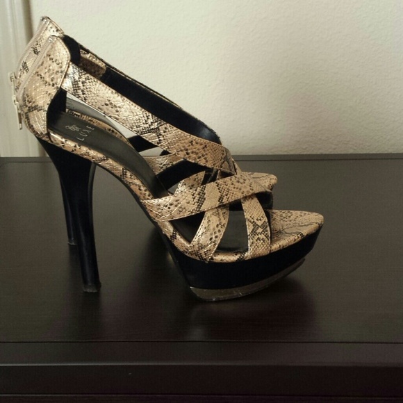 Shoes - Picture 4 of 4