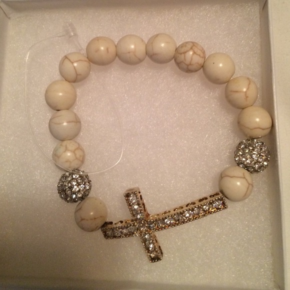 Cross Bracelet - Picture 1 of 2