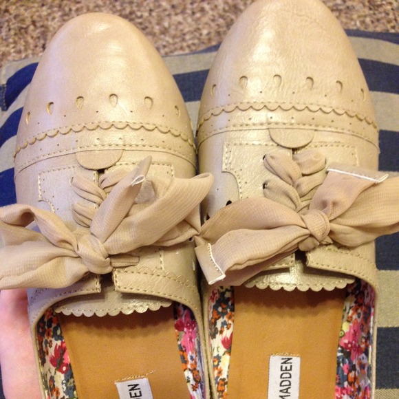 Steve Madden Tan Oxford Flats