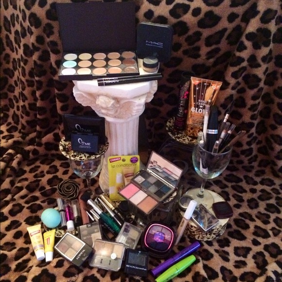 Huge makeup haul lot! 48 items Mac Clinque