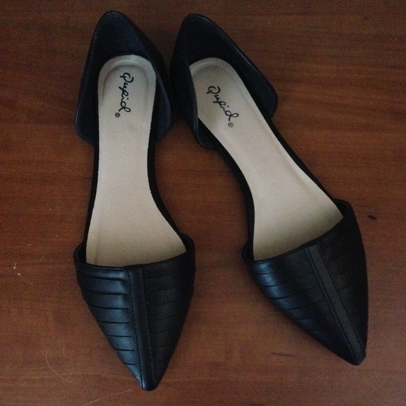 Black pointed toe D'orsay flats