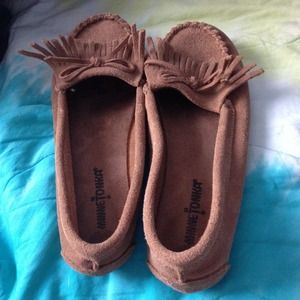 LIGHT TAN MINNETONKA DRESS SHOES