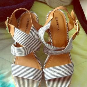 MERONA NAVY AND WHITE STRAPPY WEDGE W/ GOLD BUCKLE