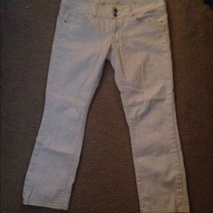 AE white stretch capris