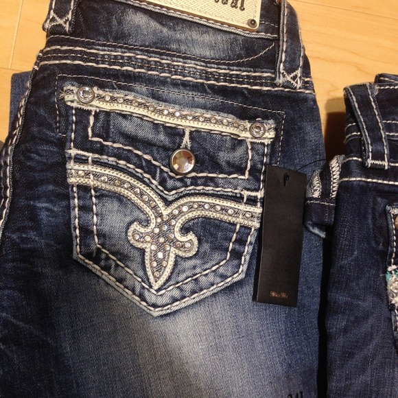 LOOKING FOR - Picture 2 of 4