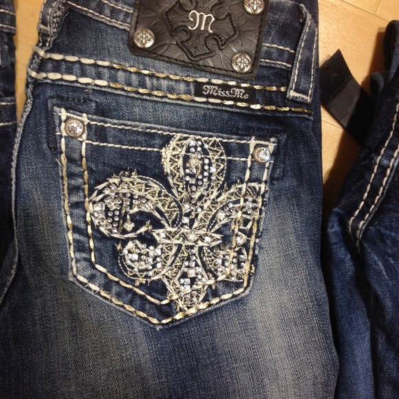 LOOKING FOR - Picture 3 of 4