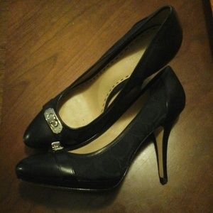 Womens Signature Coach Pumps