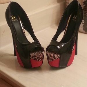 Scene platform heels