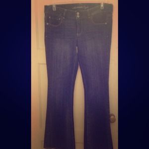 Comfy American Eagle boot legged jeans