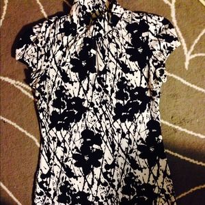 Mock neck short sleeve top.