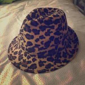 Leopard fedora