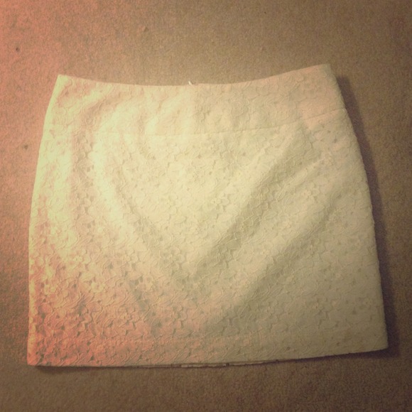 White lace mini skirt!
