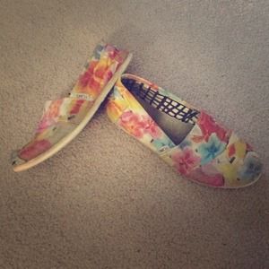 Tom floral shoes