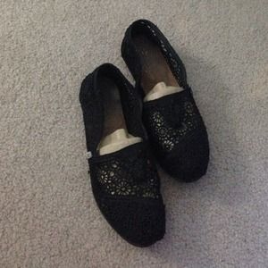 Black lace toms
