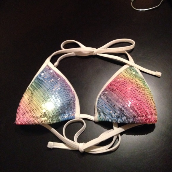 ✂️PRICE CUT ✨ White VS top w/ rainbow sequins