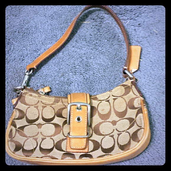 Small coach purse sold in a bundle - Picture 1 of 3