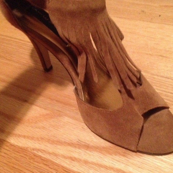 Steve Madden brown fringe heels