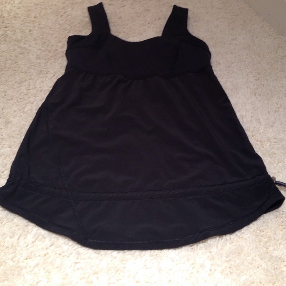 Never worn Lulu Tame Me Tank!!! Great staple