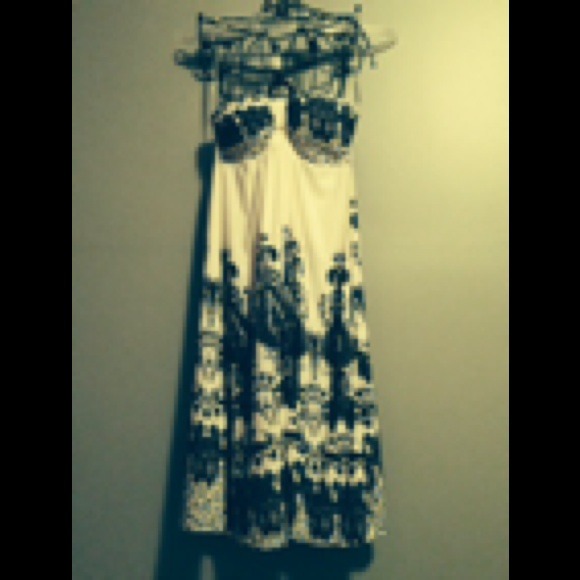 Med black and white dress - Picture 2 of 2