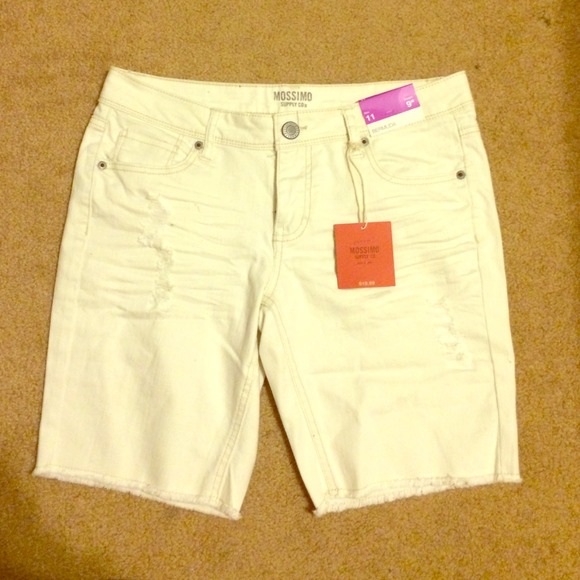 Bleach white Bermuda shorts