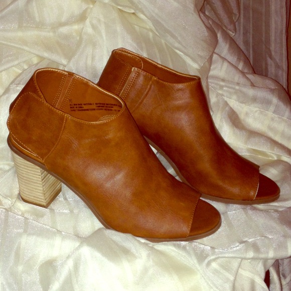 Peep toe Booties
