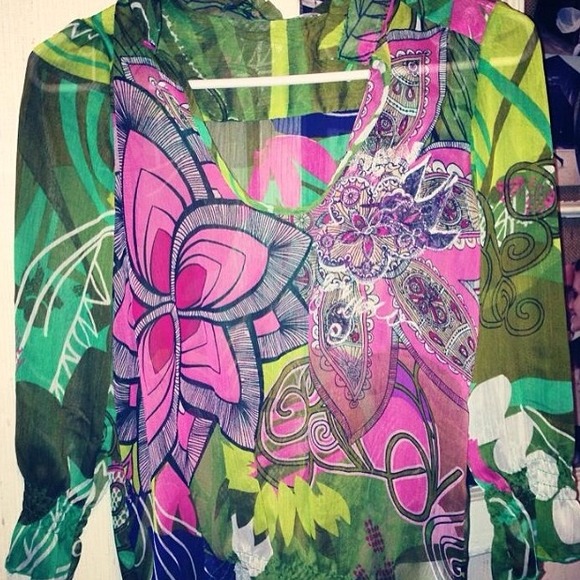 3/4 length sleeve shirt