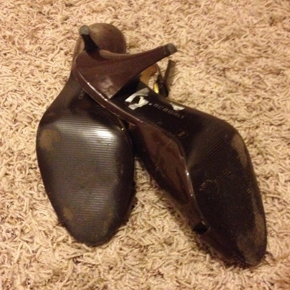 Shoes - Picture 2 of 3