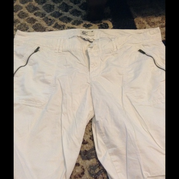 White American Eagle Bermuda shorts