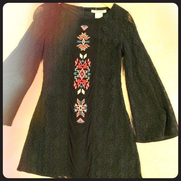 Embroidered bell sleeve dress - Picture 1 of 1