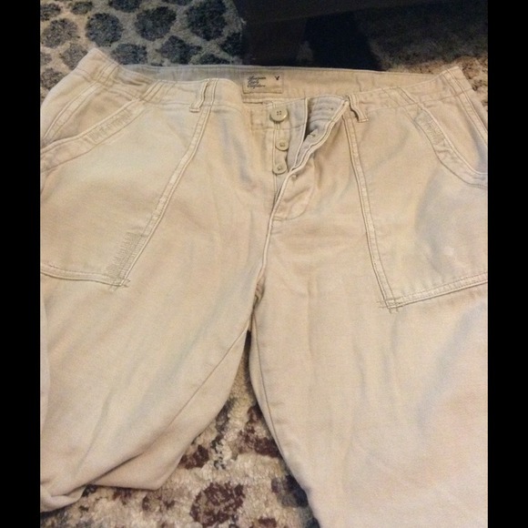 American Eagle cropped khakis