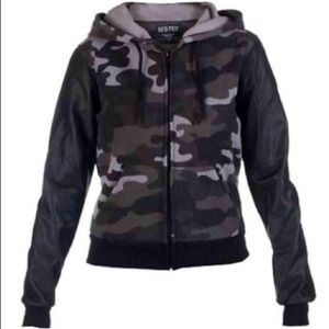 NWT CAMO HOODED JACKET & LEATHER SLEEVES 🎀