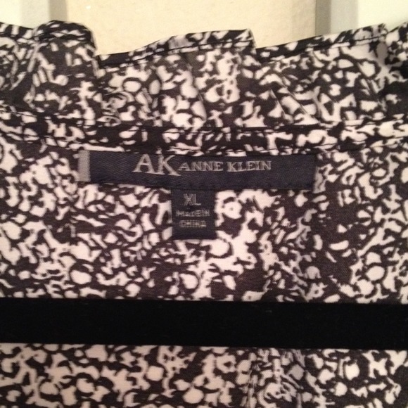 Anne Klein Patterned Top NWOT - Picture 3 of 3