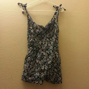 ✂️ Reduced ✂️ Miley Cyrus floral romper
