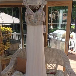 Never worn prom/wedding dress