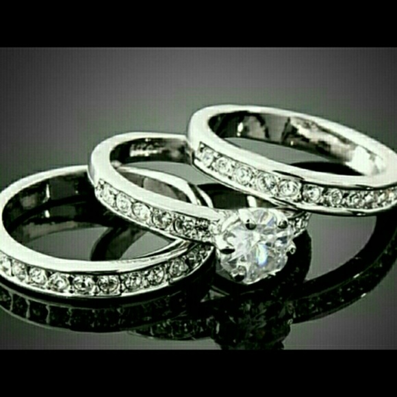 zdazzled Accessories - *Sale* 3 in 1 Swarovski Crystal 18k Plated Rings 6