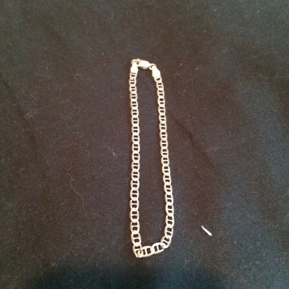 Simple .925 silver link bracelet.