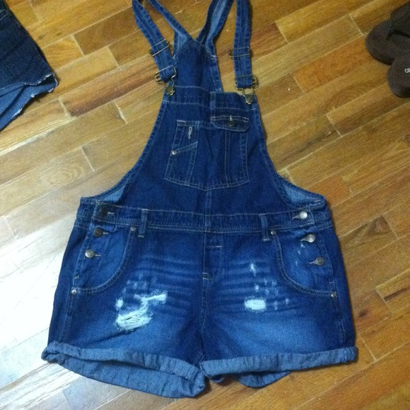 Lei overall shorts an Ameri eagle bundle @alw226