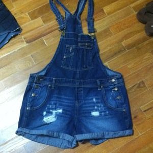 Lei overall shorts an Ameri eagle bundle @alw226