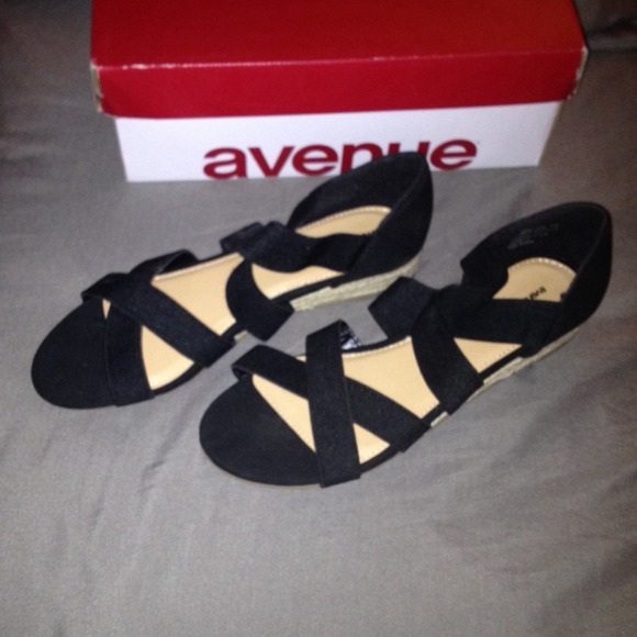 Avenue Shoes - 💐💐💐Spring Sale🎉 11W Avenue Black Esme flats.