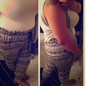 SOLD! raelove88 😀 Black/White Harem Pants