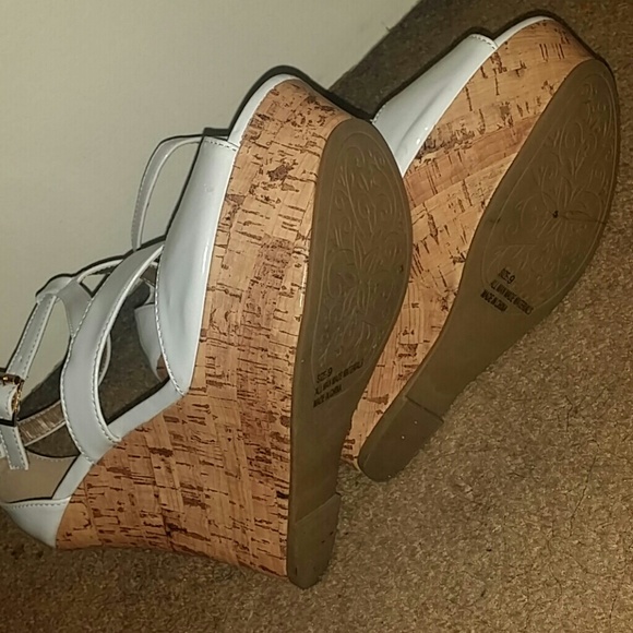 🆕💎🎀Never Worn White Wedges - Picture 2 of 3