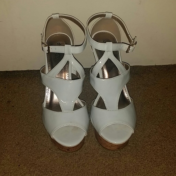🆕💎🎀Never Worn White Wedges - Picture 3 of 3