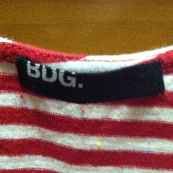 Red and cream crop top - Picture 3 of 3