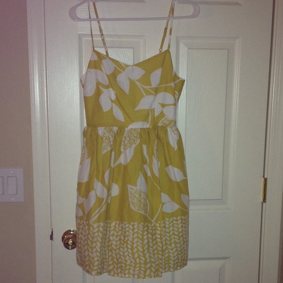 A yellow sun dress.